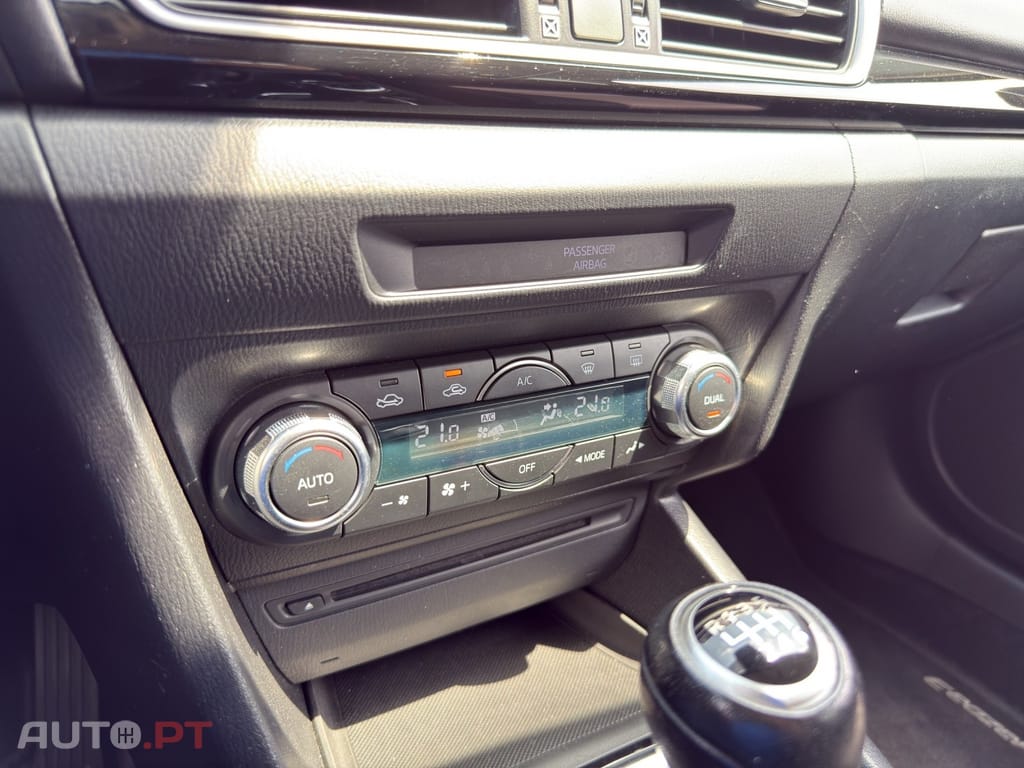 Mazda 3 1.5 Sky-G Evolve HS Navi