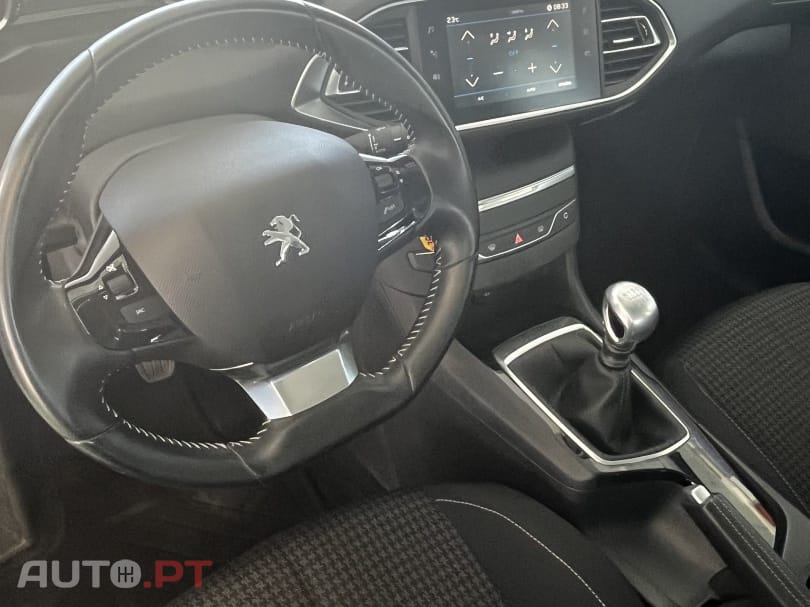 Peugeot 308 1.5 BlueHDi Business Line