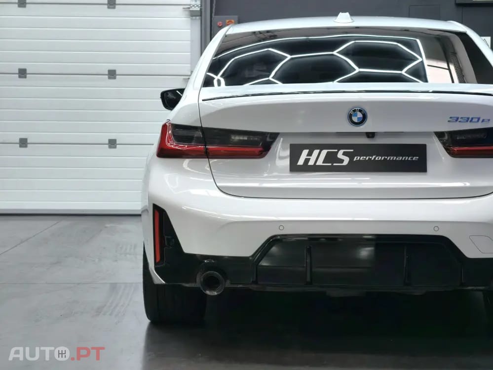 BMW 330 e Pack Desportivo M Pro Auto