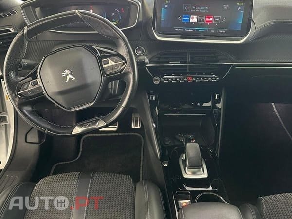 Peugeot E-2008 GT