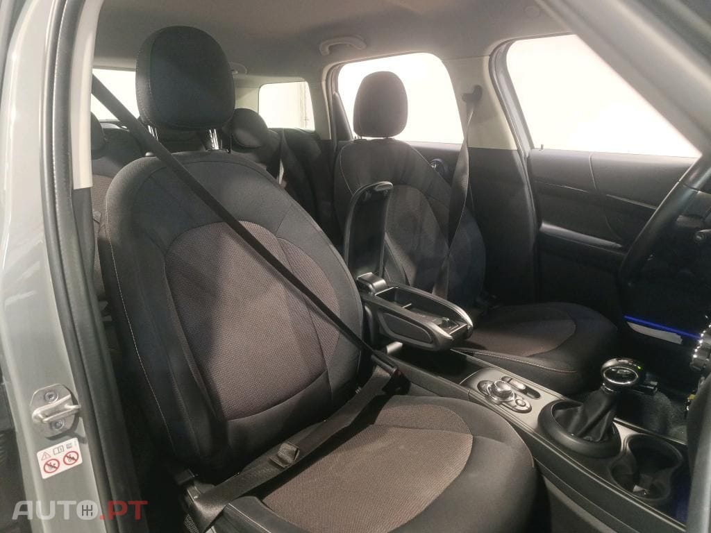 MINI Countryman Cooper SE Premium Essential Auto