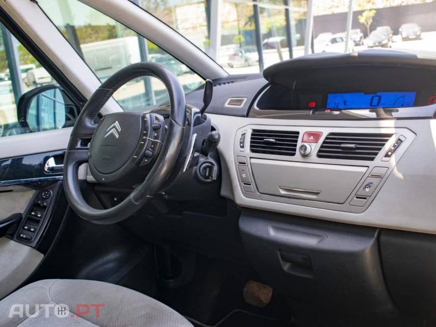 Citroen C4 Picasso Outro