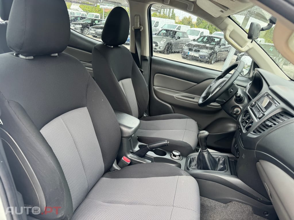 Mitsubishi L200 2.4 DI-D CD Invite 4WD