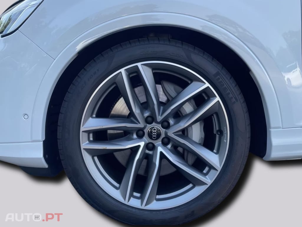 Audi Q7 55 TFSIe quattro S-LINE 