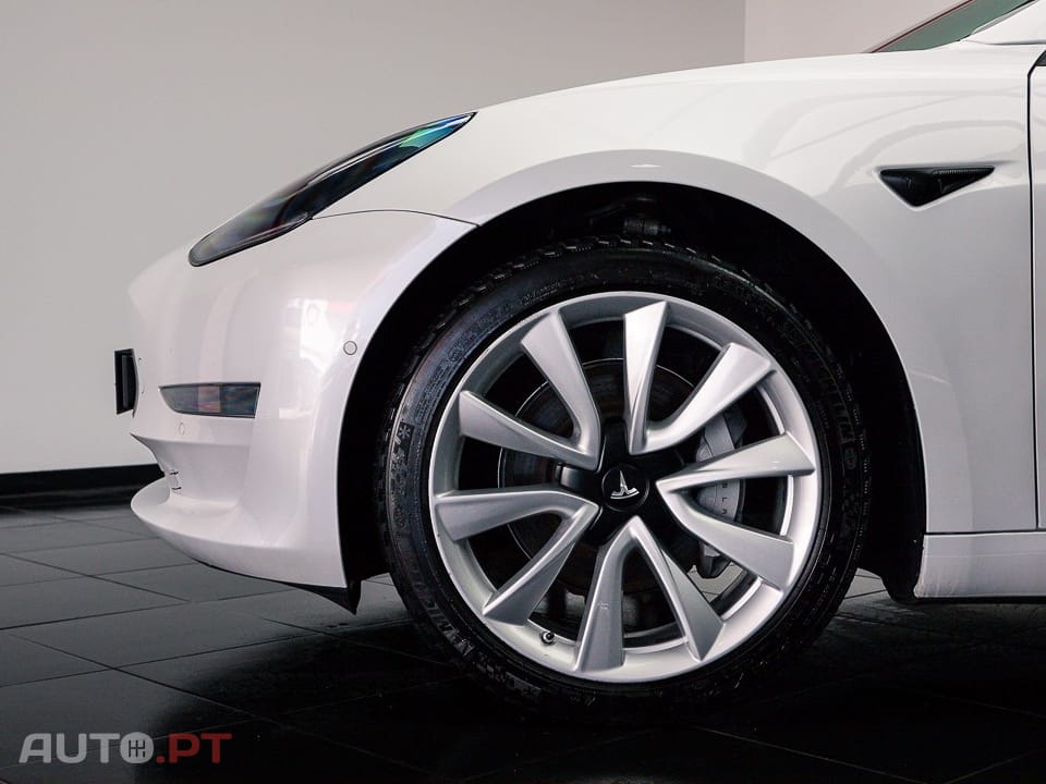 Tesla Model 3 Standard Range Plus RWD