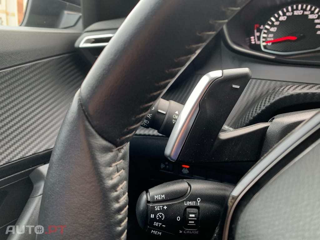 Peugeot 2008 1.5 BlueHDi Allure EAT8