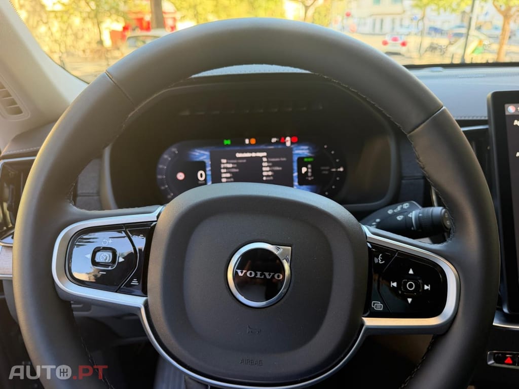 Volvo XC90 2.0 T8 PHEV Plus Dark AWD