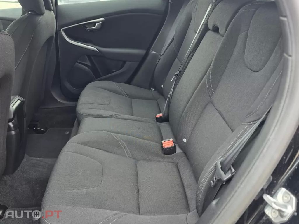 Volvo V40 2.0 D2 Kinetic Eco — fotografia 16