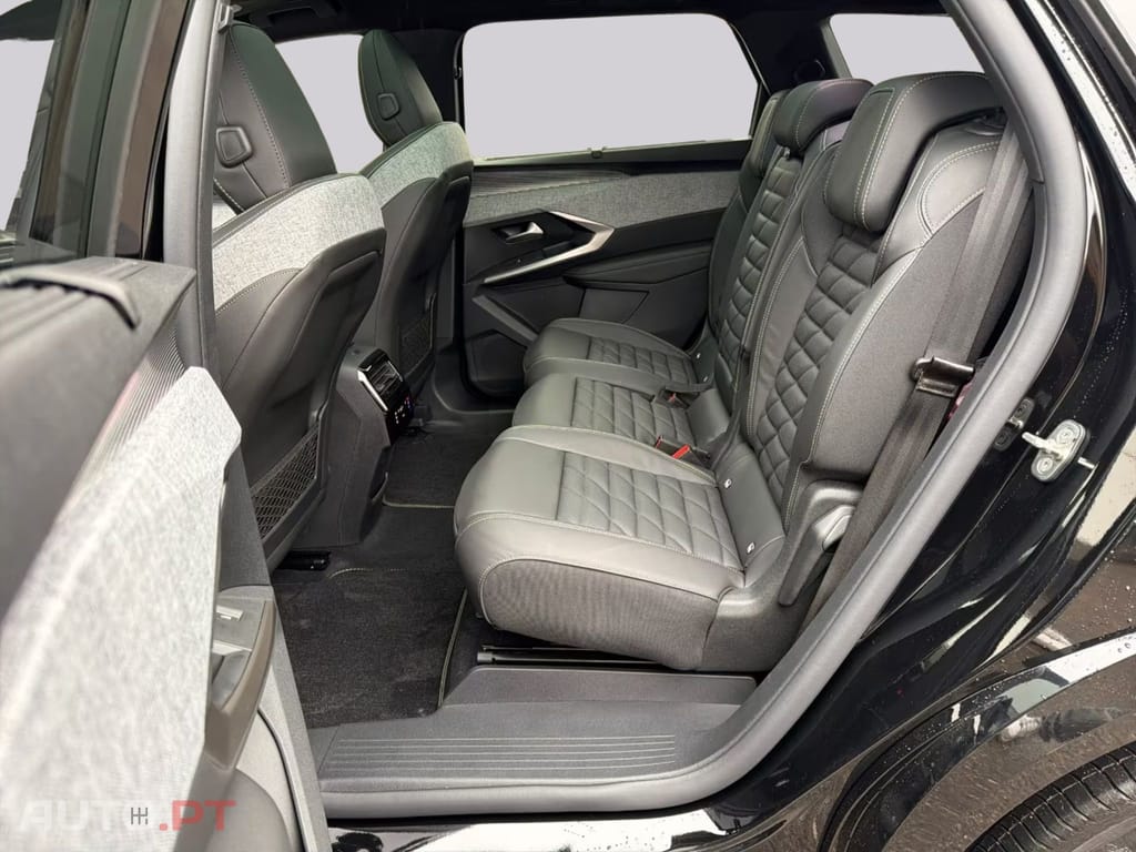 Peugeot E-5008 Long Range AWD I.V.A DEDUTIVEL 