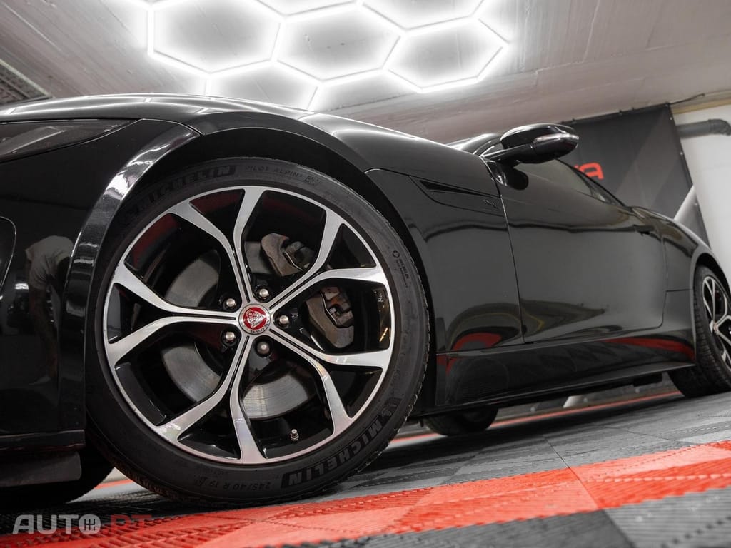 Jaguar F-Type 2.0 i4 R-Dynamic Black