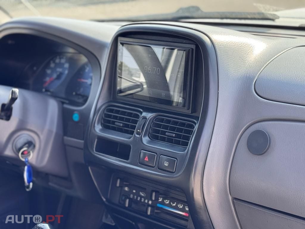Nissan Pick Up 2.5 TD CD Look Navara