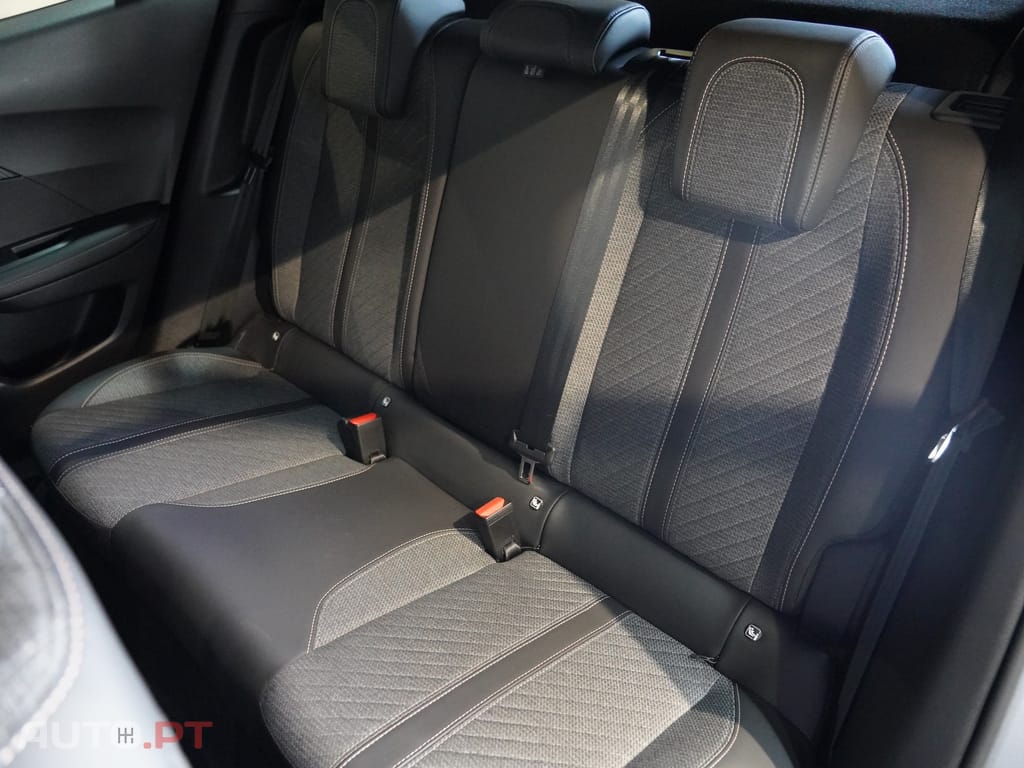 Peugeot 2008 1.2 PureTech Allure EAT8