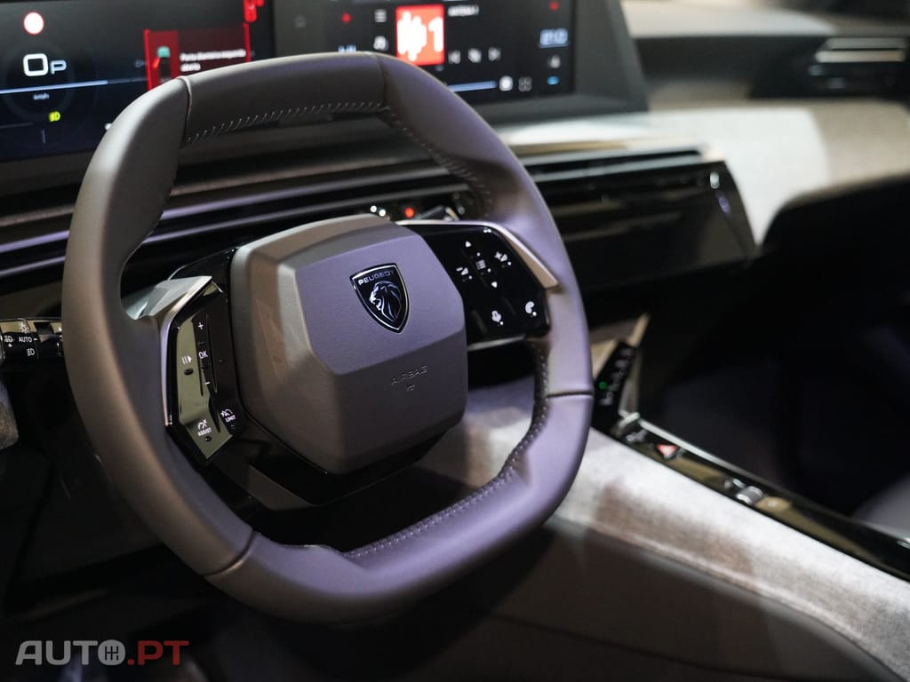 Peugeot 3008 1.2 Hybrid Allure e-DCS6