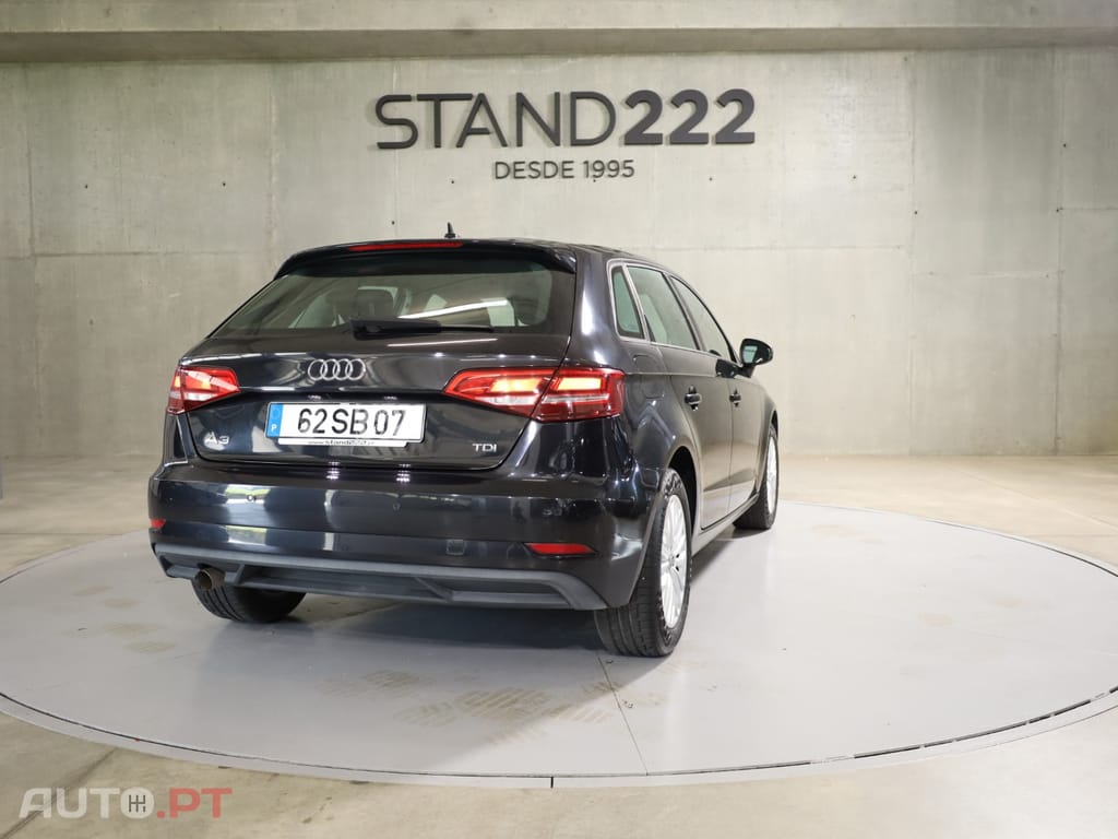 Audi A3 Sportback 1.6 TDi B. Line Attraction