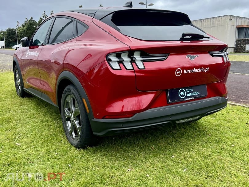 Ford Mustang Mach-E 75.7 kWh Base