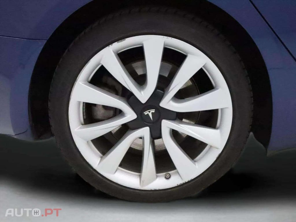 Tesla Model 3 I.V.A DEDUTÍVEL Standard RWD Plus AUTOPILOT