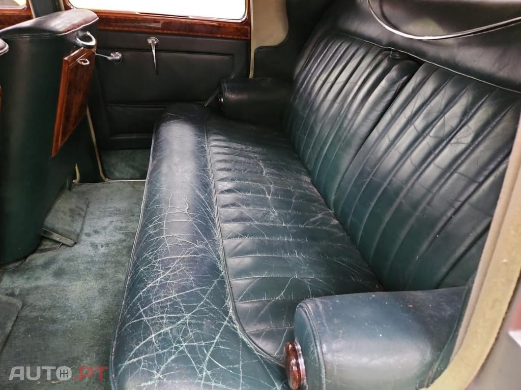 Rolls Royce Silver Dawn Silver