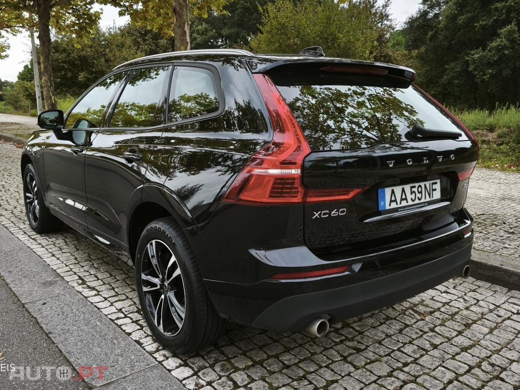 Volvo XC60 2.0 T8 PHEV Momentum Plus AWD
