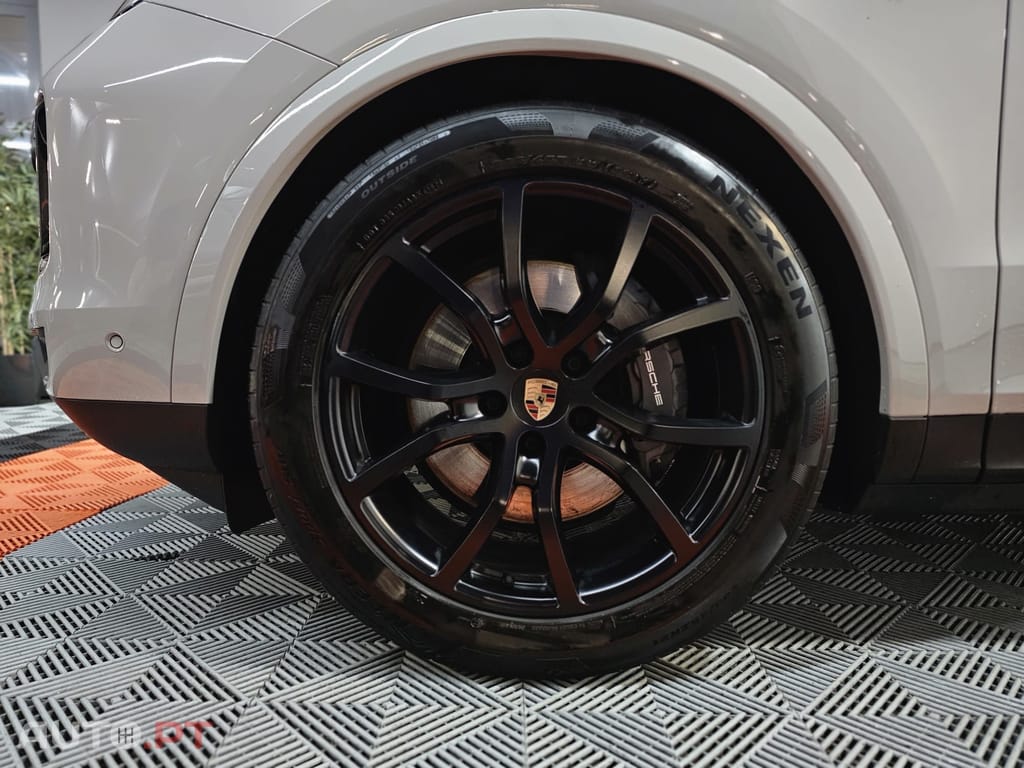 Porsche Cayenne E-Hybrid Black Edition