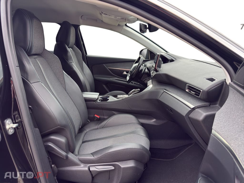 Peugeot 3008 1.6 Hybrid Allure e-EAT8