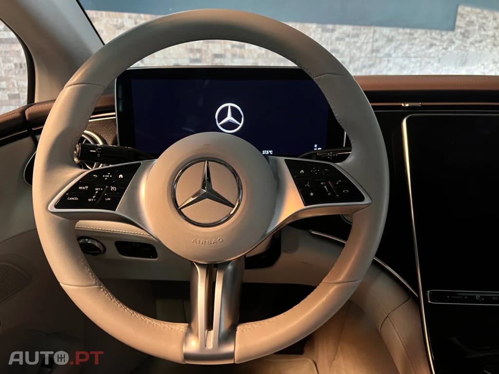 Mercedes-Benz EQE 300 Electric Art