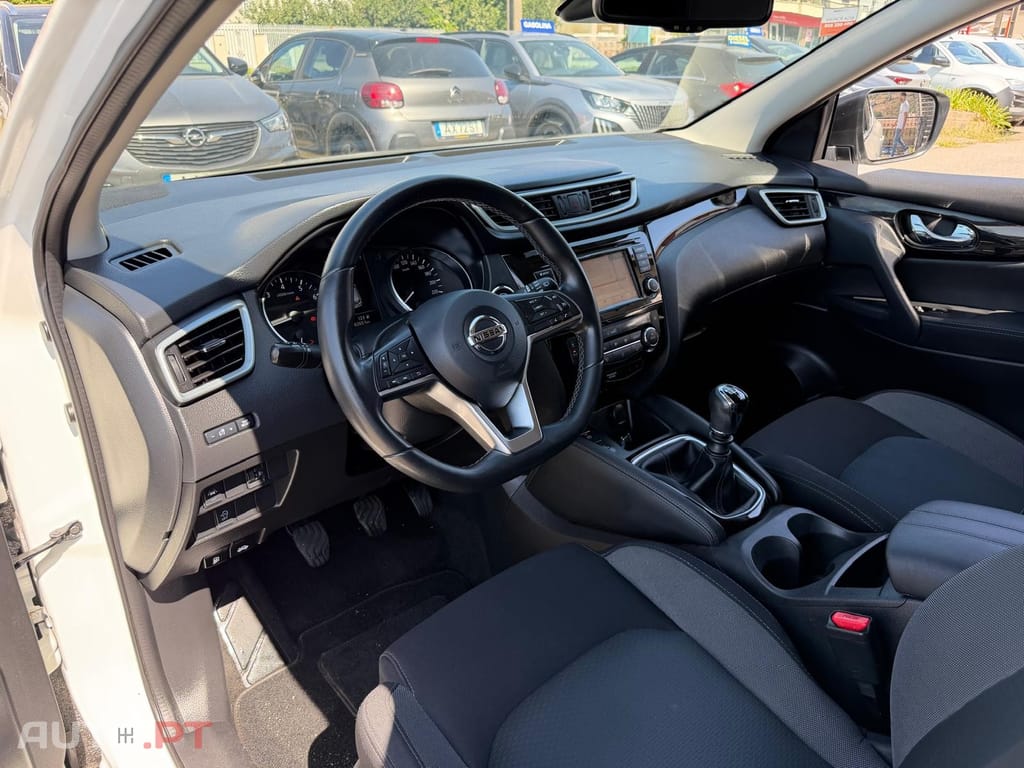 Nissan Qashqai 1.3 DIG-T N-Connecta J18 Led