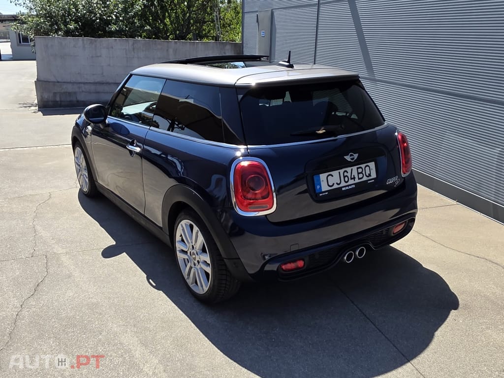 MINI Cooper Cooper SD Auto Seven