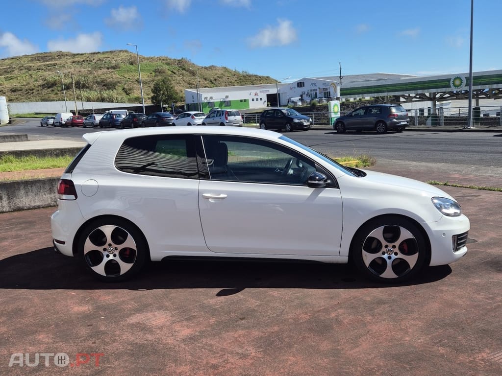 Volkswagen Golf 2.0 TSI GTI