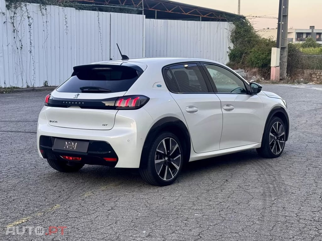 Peugeot E-208 50 kWh GT