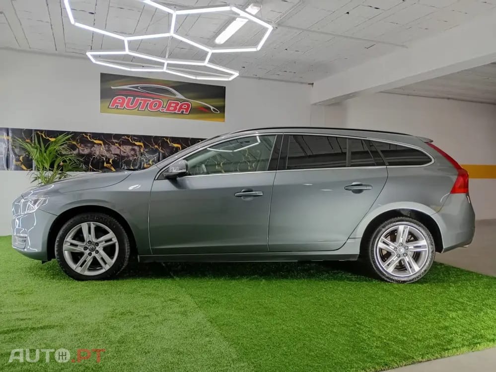 Volvo V60 2.0 D2 R-Design Momentum