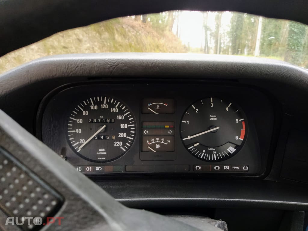 BMW 520 i E28