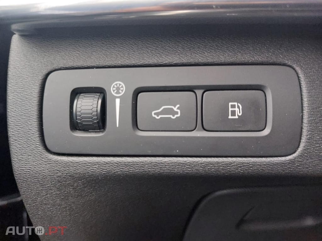 Volvo XC90 2.0 T8 PHEV Momentum Plus AWD