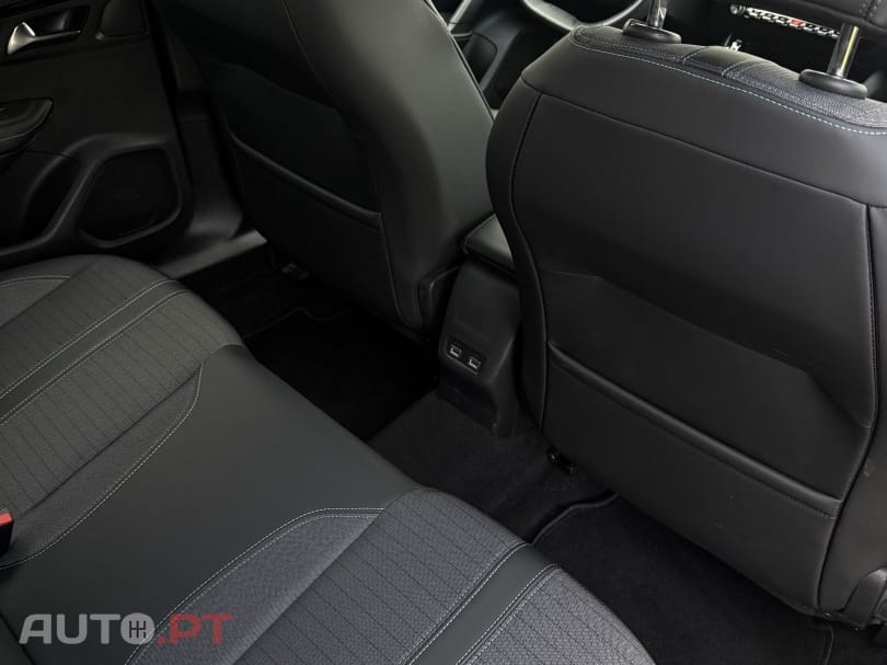 Peugeot 2008 1.2 PureTech Allure Pack EAT8