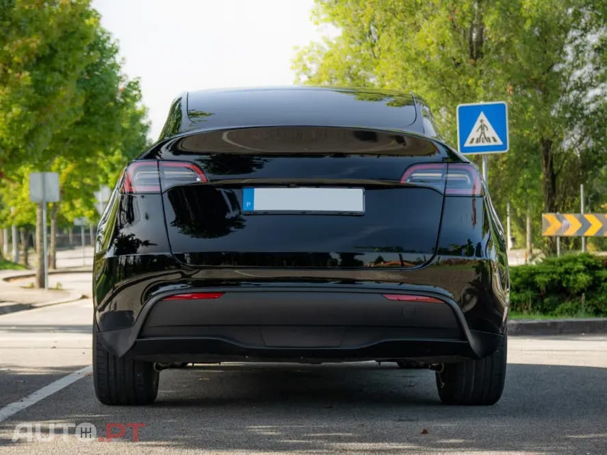 Tesla Model Y RWD — fotografia 9