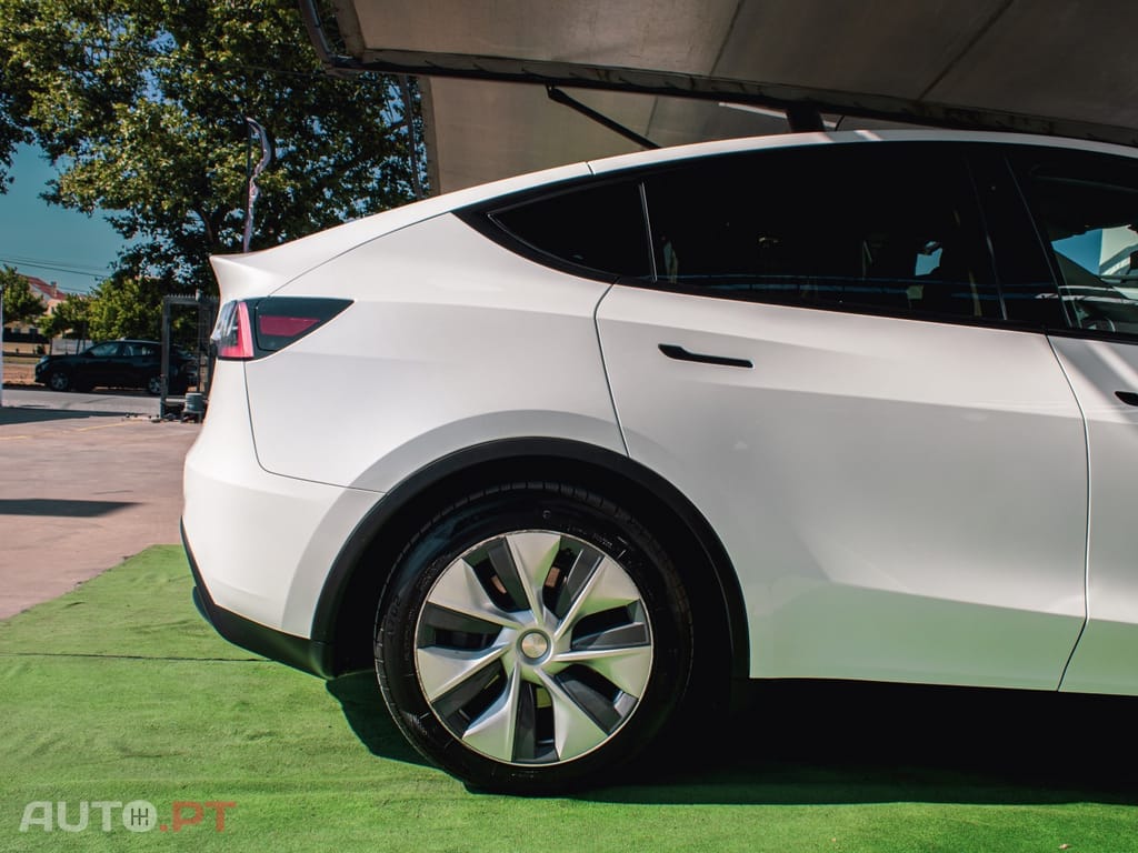 Tesla Model Y Long Range Dual Motor AWD