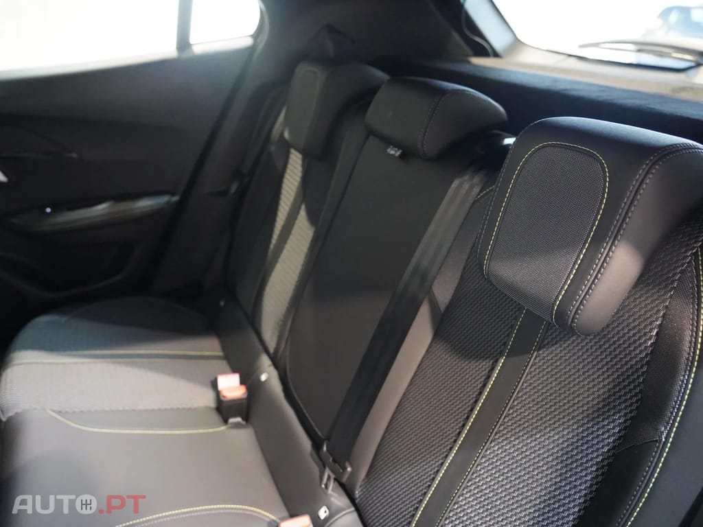 Peugeot E-2008 54 kWh GT