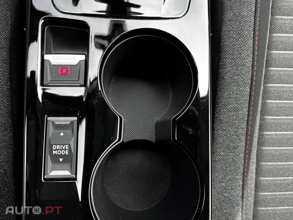 Peugeot E-2008 50 kWh Active Pack