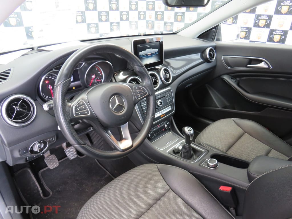 Mercedes-Benz CLA 180 d Shooting Brake
