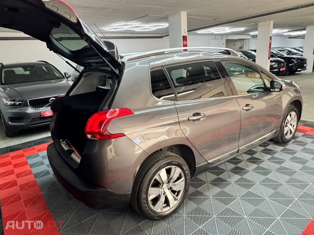 Peugeot 2008 1.2 PureTech Style EAT6