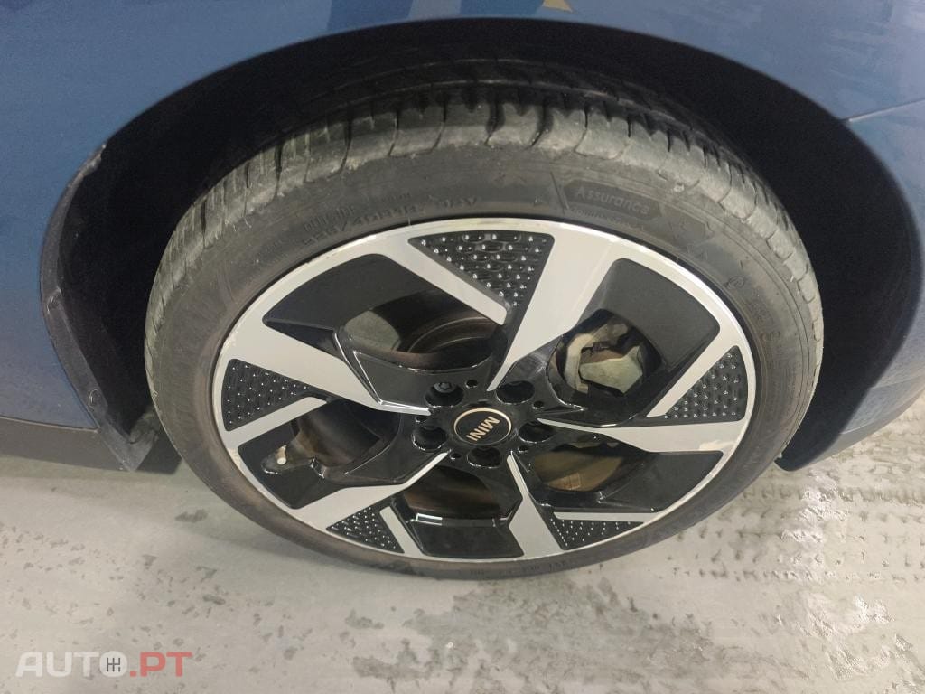 MINI Cooper Cooper SE Favoured M