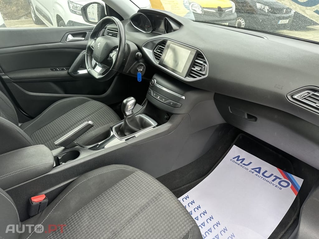 Peugeot 308 1.6 BlueHDi Allure J17