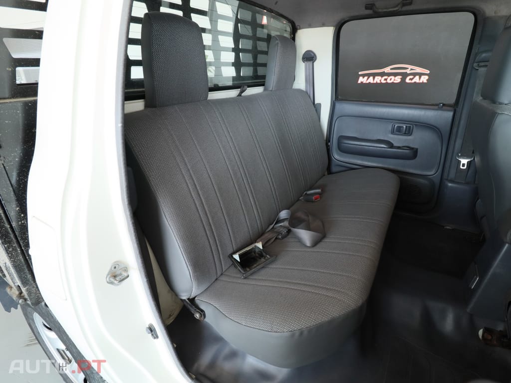 Toyota Hilux 2.5 D-4D CE AC