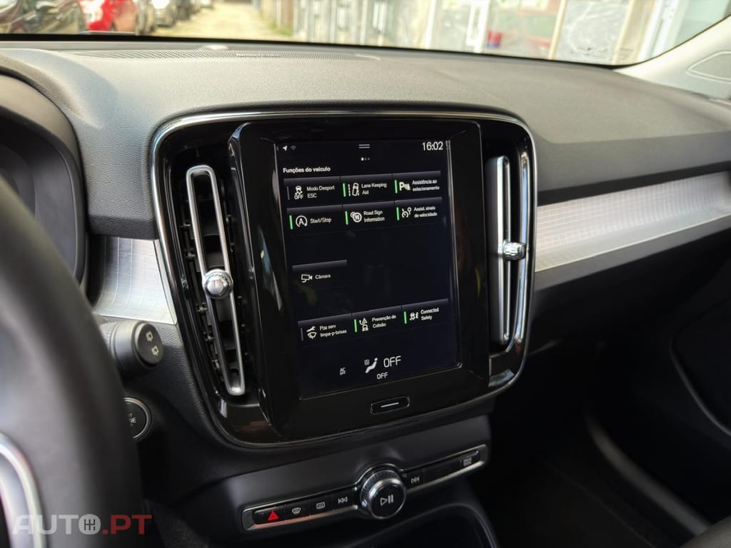 Volvo XC40 2.0 D3 Momentum Plus