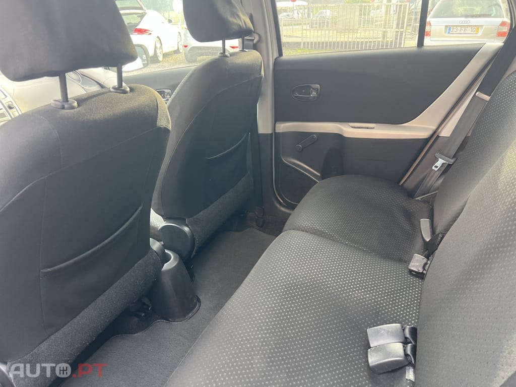 Toyota Yaris 1.0 VVT-i Sol+AC