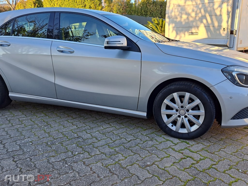 Mercedes-Benz A 180 BlueEFFICIENCY) Urban