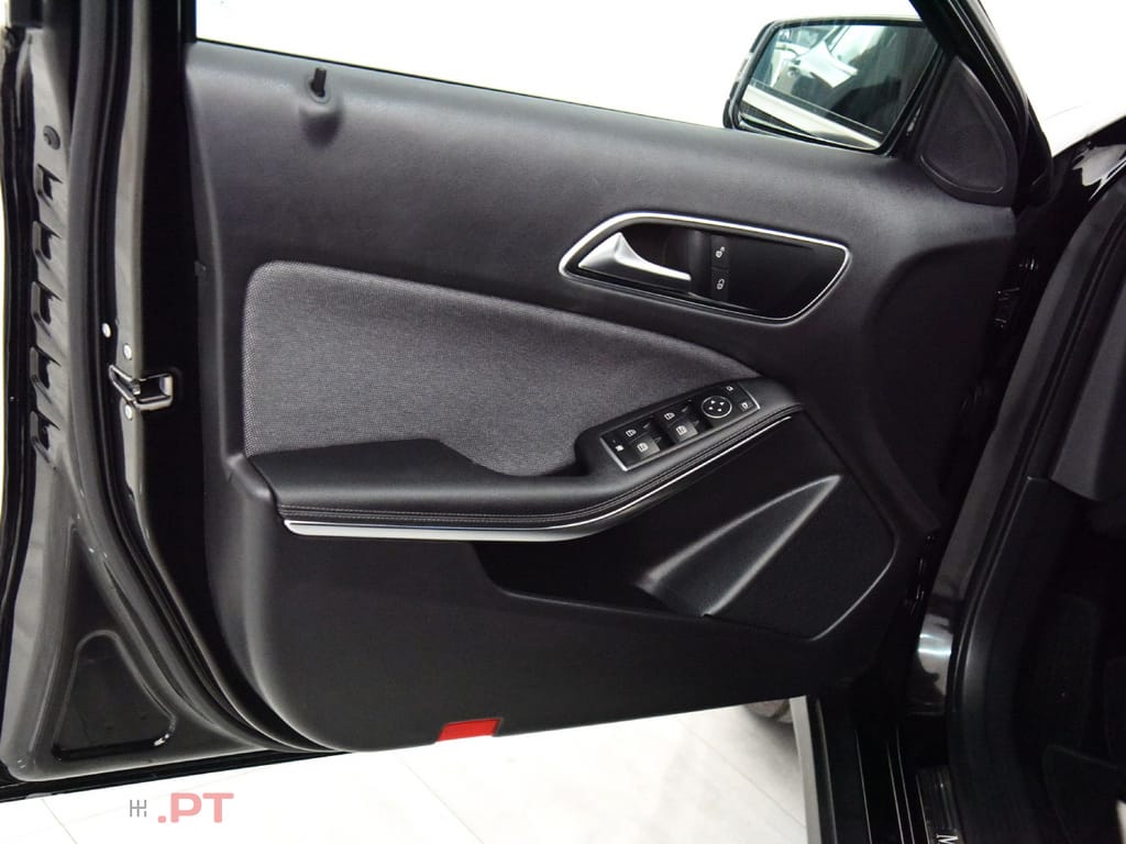 Mercedes-Benz GLA 180 D 7G-DCT URBAN