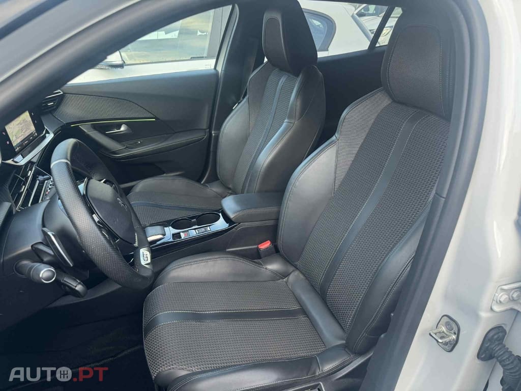 Peugeot 2008 1.2 PureTech GT EAT8