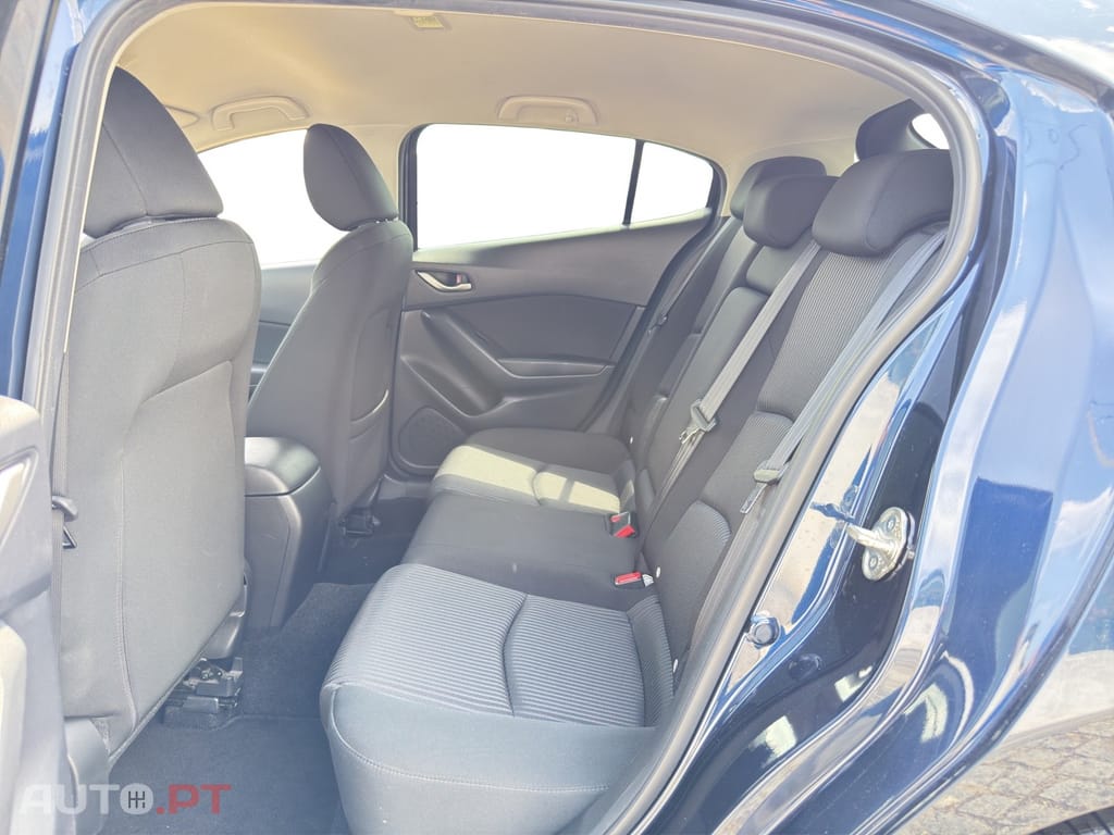 Mazda 3 1.5 Sky-G Evolve HS Navi