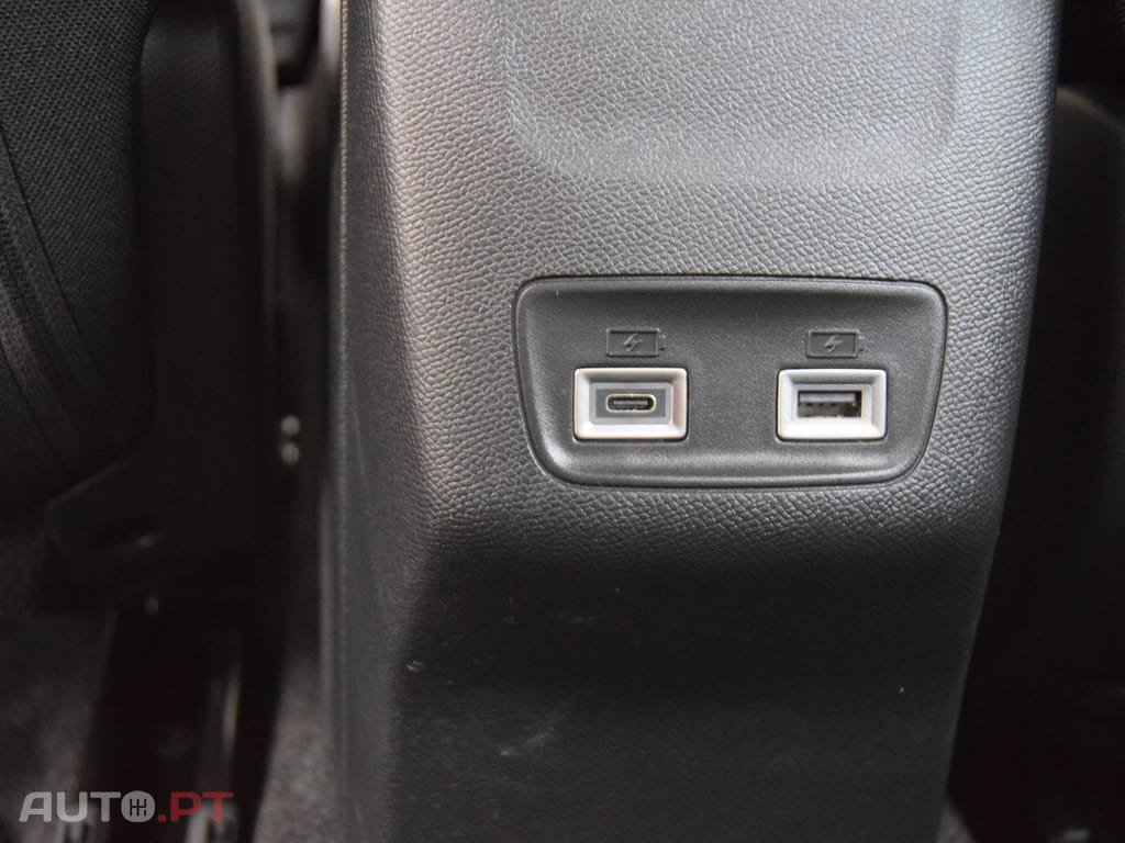 Peugeot E-2008 54 kWh Active EAT8