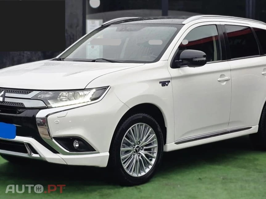 Mitsubishi Outlander 2.4L PHEV TWIN MOTOR 4WD INVITE